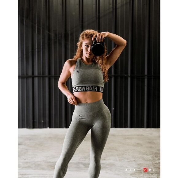 Flag Nor Fail NWOT Seamless 'Fitted Crop' Sports Bra in Green Size Medium - Picture 2 of 5